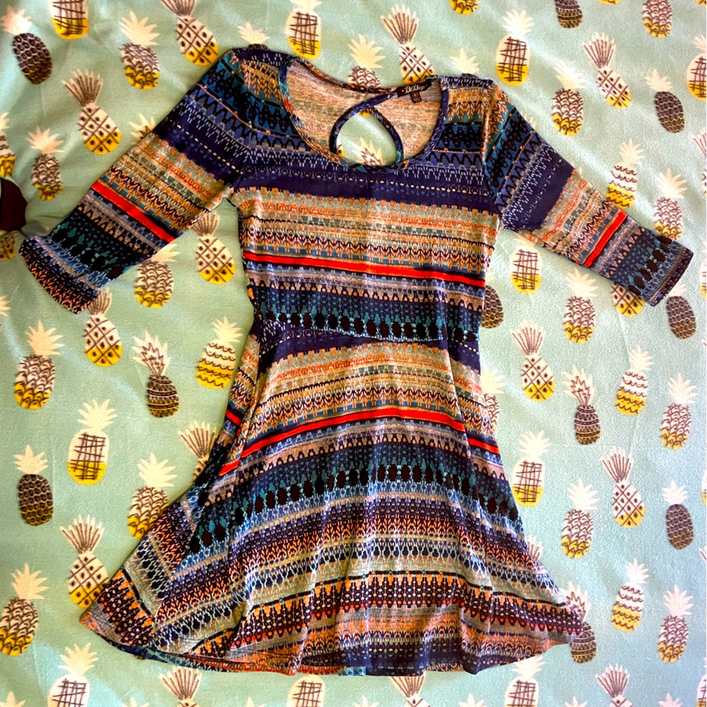 Medium three-quarter sleeve dress
